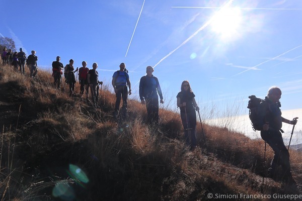 Monte Boletone Gruppo In Discesa Da Boletone