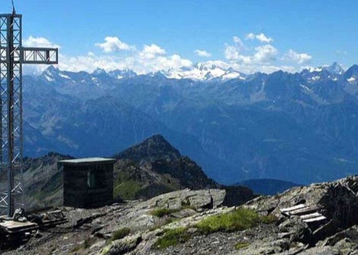 La rocciosa ma panoramicissima vetta