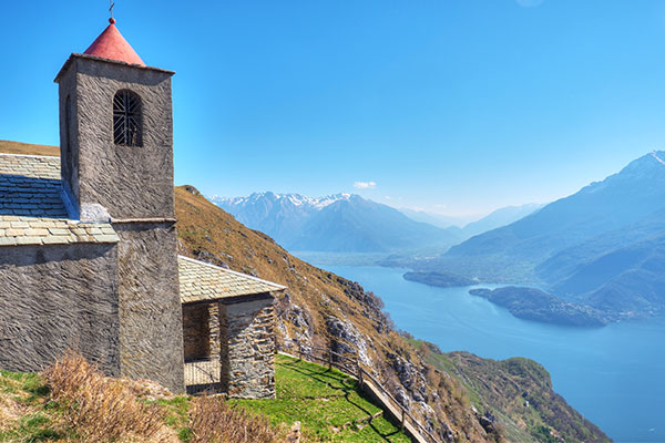 Trekking Milano Lombardia Montagna Sasso di Musso Lago Como Chiesetta