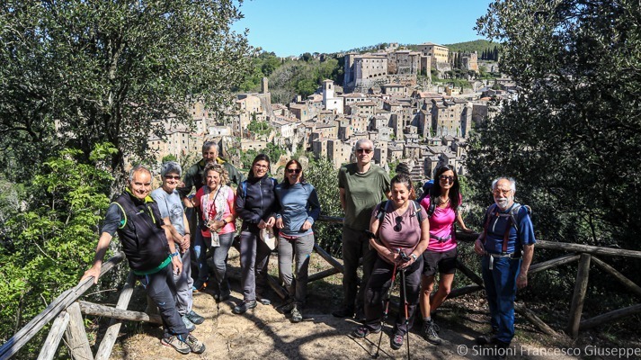 Trekking Milano Montagna Toscana Sorano Vie Cave