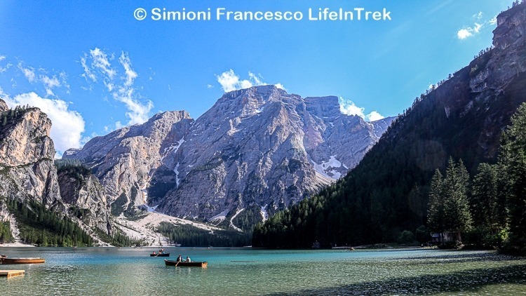 trekking Val Pusteria Lago di Braies barche a remi