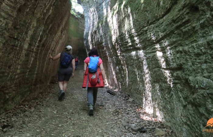 Trek Vie Cave Sorano Pitigliano Sovana Toscana Lifeintrek Gruppo Trekking Milano Legnano Zainoinspalla