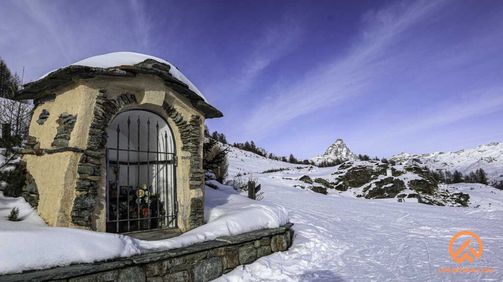 Ciaspolata Oratorio Gilliarey Valtournenche Cappelletta e cervino sullo sfondo Ciaspolata Gruppo Trekking Milano Legnano Busto Arsizio Gallarete Parabiago Lombardia Piemonte Torino Aosta