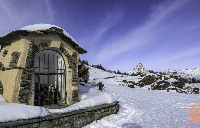 Ciaspolata Oratorio Gilliarey Valtournenche Cappelletta e cervino sullo sfondo Ciaspolata Gruppo Trekking Milano Legnano Busto Arsizio Gallarete Parabiago Lombardia Piemonte Torino Aosta