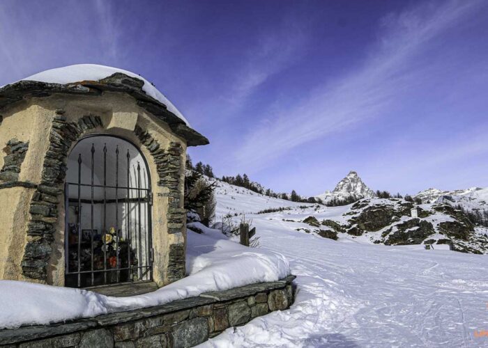 Ciaspolata Oratorio Gilliarey Valtournenche Cappelletta e cervino sullo sfondo Ciaspolata Gruppo Trekking Milano Legnano Busto Arsizio Gallarete Parabiago Lombardia Piemonte Torino Aosta