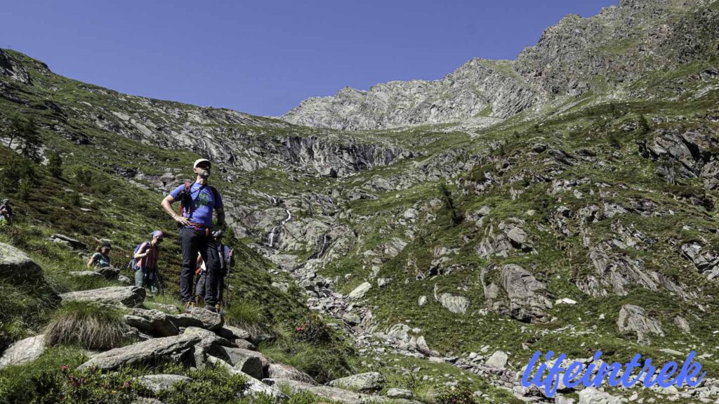 Discesa dal Rifugio in Valsesia Trekking Parco Naturale Valsesia