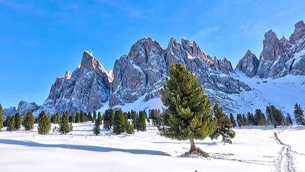 Ciaspolate Trekking Val di FUnes Odle CAPODANNO Val di Funes Odle Trekking con le ciaspole Milano
