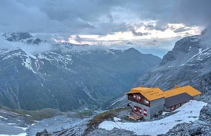 Rifugio V Quinto Alpini Sentieri Val Zebrù Gruppo Trekking Lombardia Milano Provincia