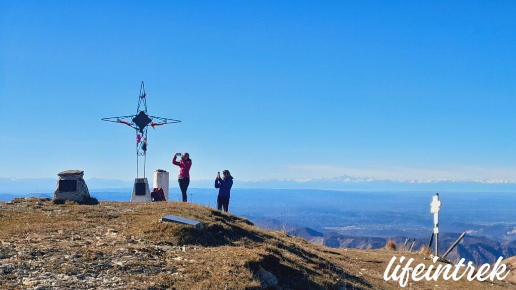 Dorsale trekking Monte Ebro Sentiero per rifugio Ezio Orsi Monte Ebro da Caldirola in appenino