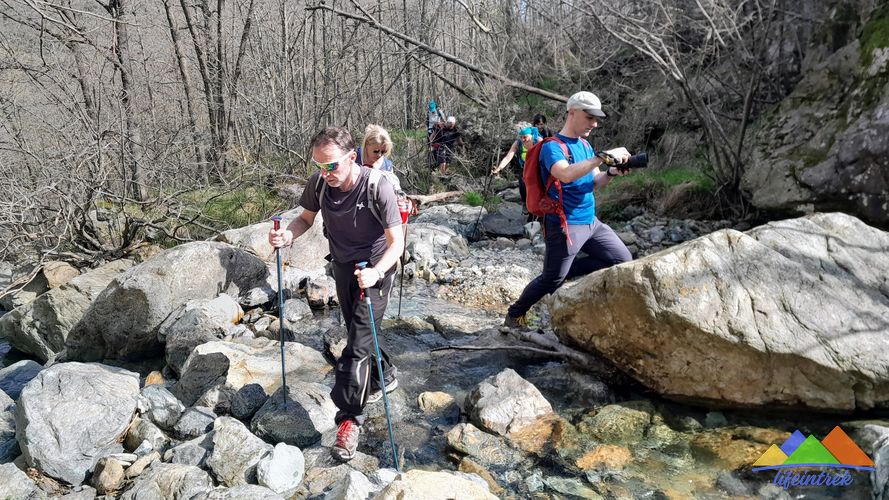 astoncini da Trekking o Escursionismo, pro e contro, vantaggi e svantaggi, sistemi di chiusura, come sceglierli e sistemi di chiusura