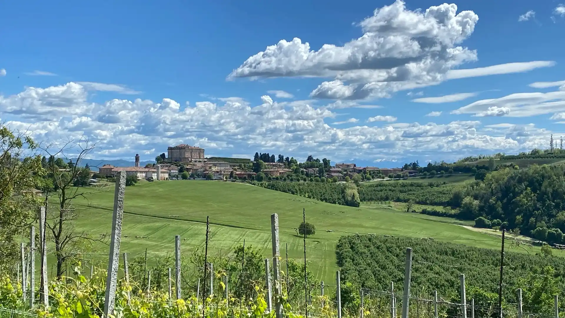 Sentiero Delel Sorgenti vezza d'Alba, Vigneti Monferrato e Langhe