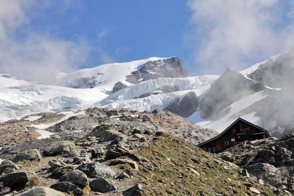Val d’Ayas tra laghi ed i 3000 metri del rifugio Mezzalama [E]